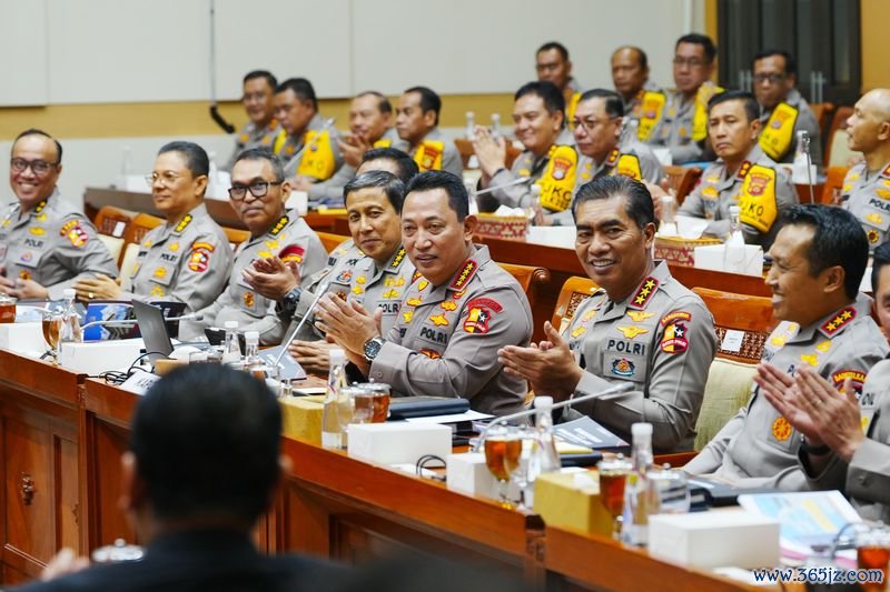 Kapolri Jenderal Listyo Sigit Prabowo rapat bersama Komisi III DPR, 11 Novemer 2024. (Dok Polri)