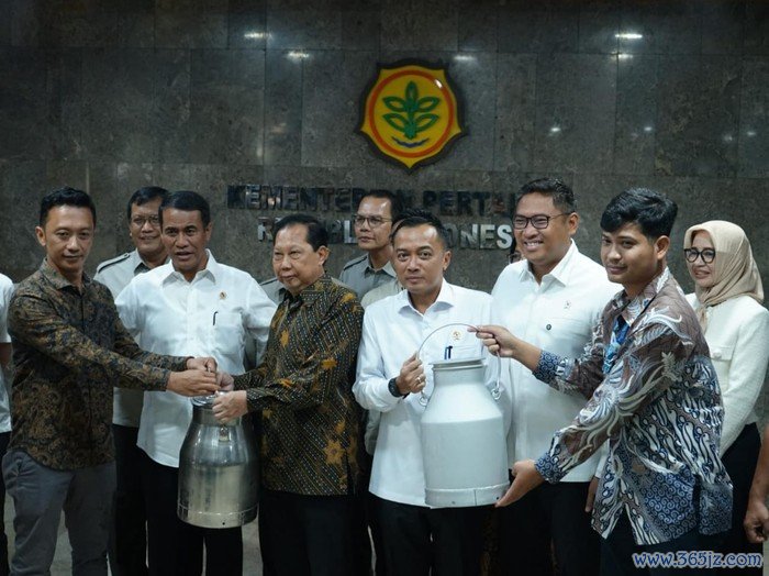 Mensesneg Apresiasi Gerak Cepat Mentan Amran Respon Peternak Susu