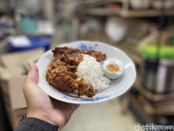 Warung nasi toko bangunan